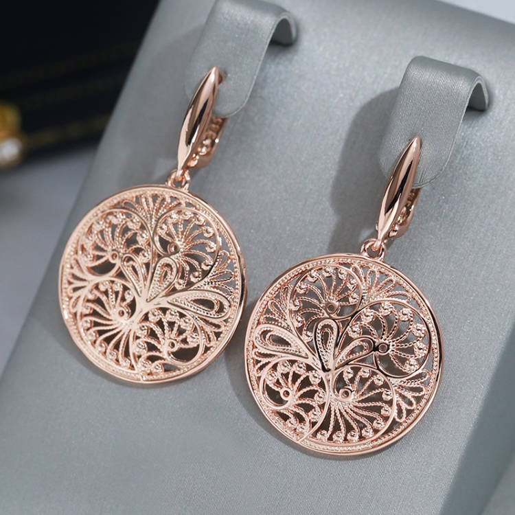 Ethnic Fashion Dubai - Wbmqda Wydrążony metalowy kwiat Długie kolczyki