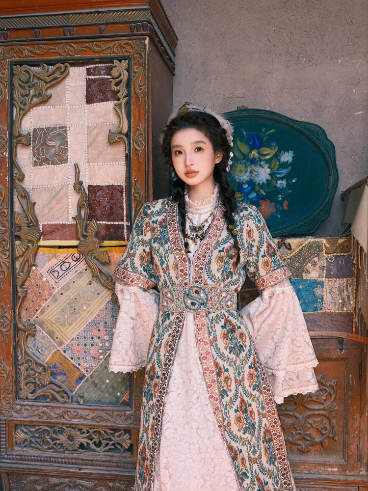 Ethnic Clothing & Online Fashion Store Khaadi Pk - Fotografia dziewczynki w stylu księżniczki, z