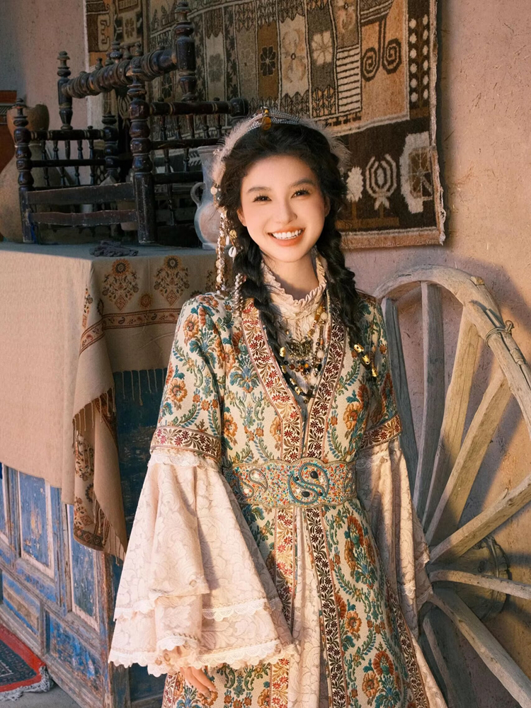 Fotografia dziewczynki w stylu – Ethnic Clothing & Online Fashion Store Khaadi Pk recenzja i cena