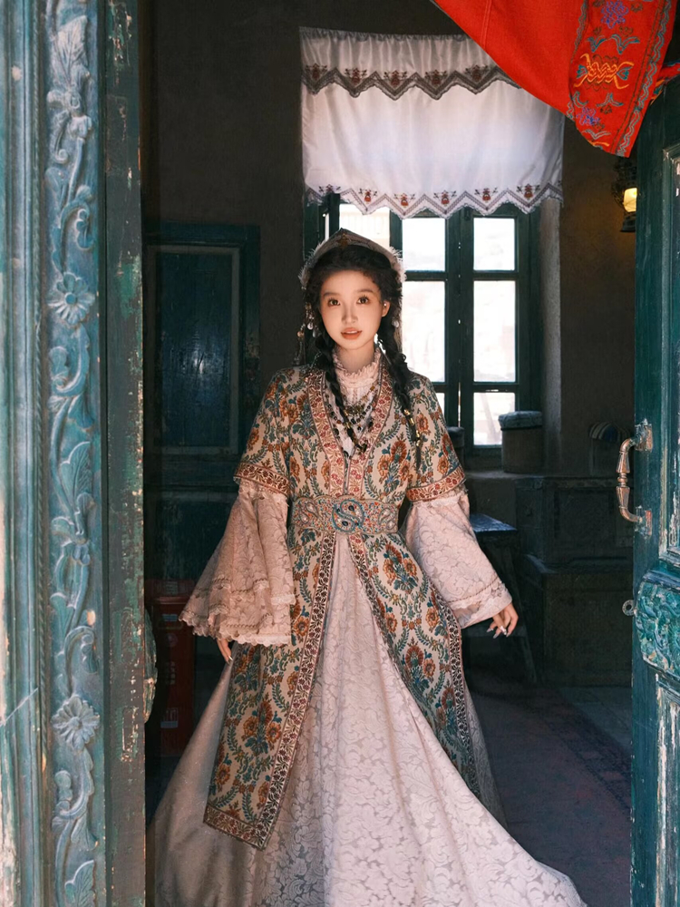 Fotografia dziewczynki w stylu – Ethnic Clothing & Online Fashion Store Khaadi Pk recenzja i cena